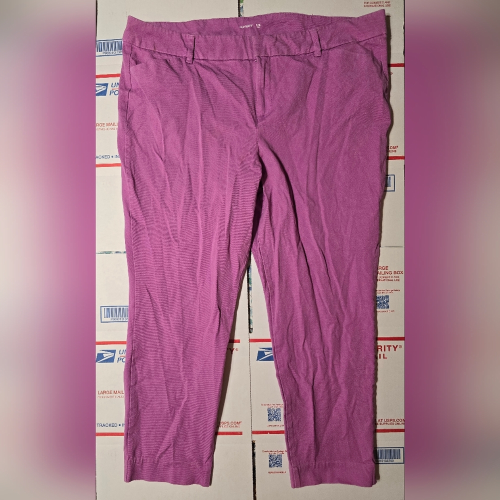 Old Navy Magenta Pixie Ankle Pants, Size 18 (ON3) runs small